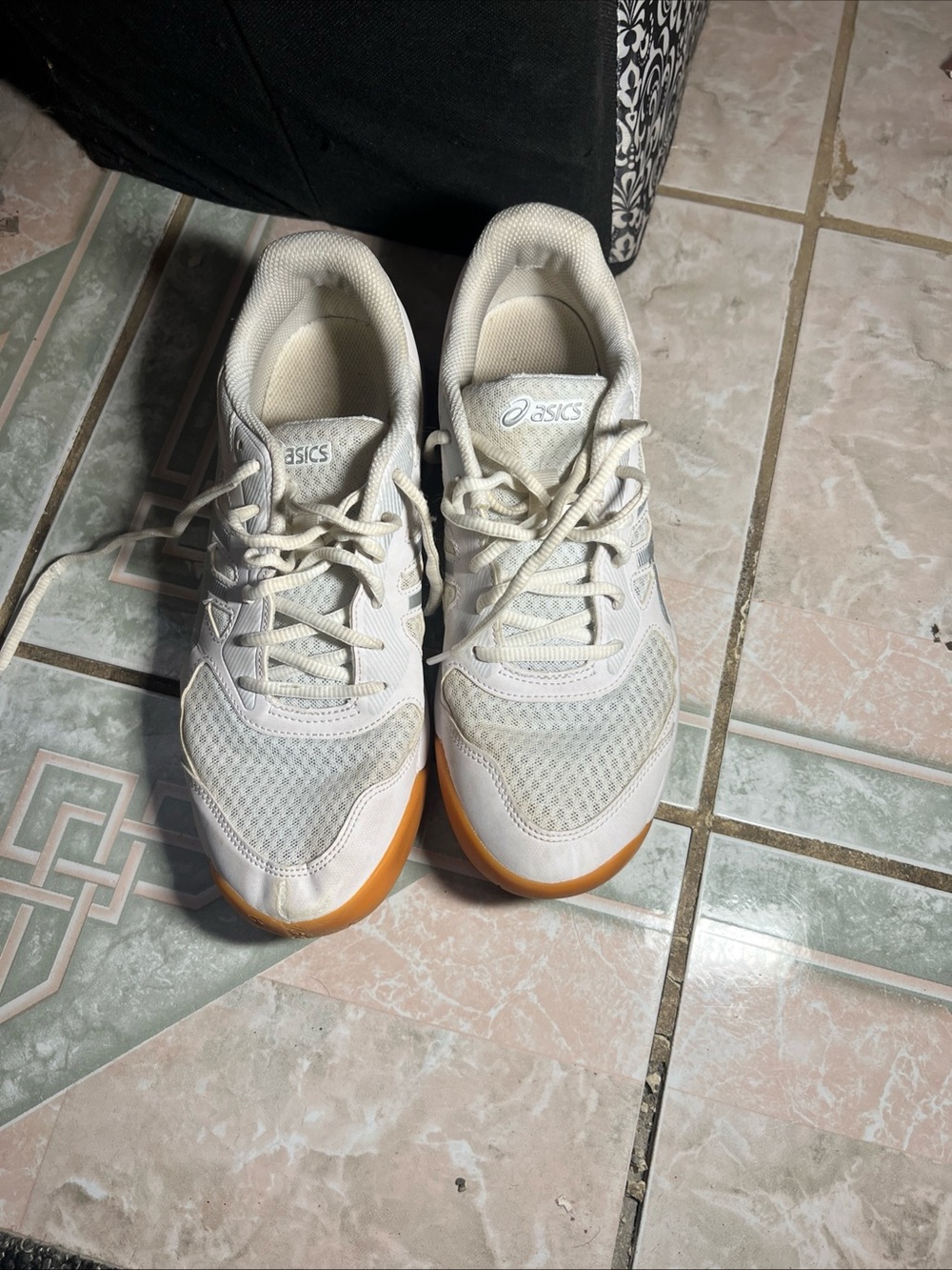 Asics Women's upcourt 5White volyball Athletic Sneakers with Gum Outsole SIZE 11